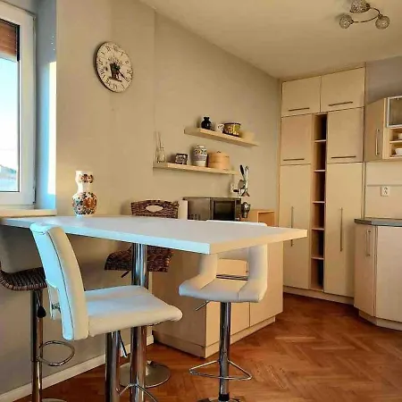 1-bedroom Floor In Heart Of Old Town Apartmán *