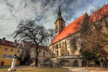 1-bedroom Floor In Heart Of Old Town Apartment *