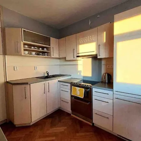 1-bedroom Floor In Heart Of Old Town *