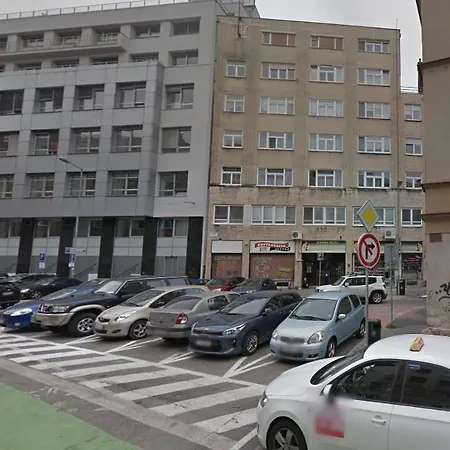 1-bedroom Floor In Heart Of Old Town