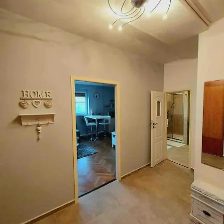Lejlighed 1-bedroom Floor In Heart Of Old Town *