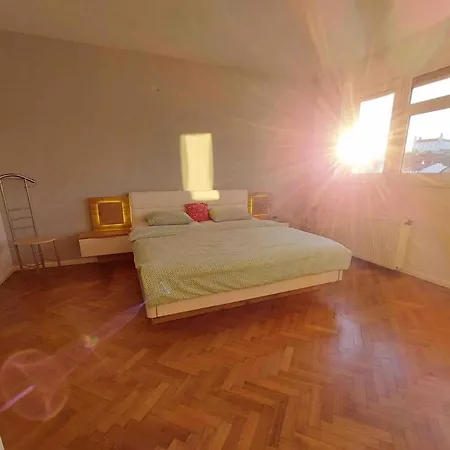 1-bedroom Floor In Heart Of Old Town Apartamento